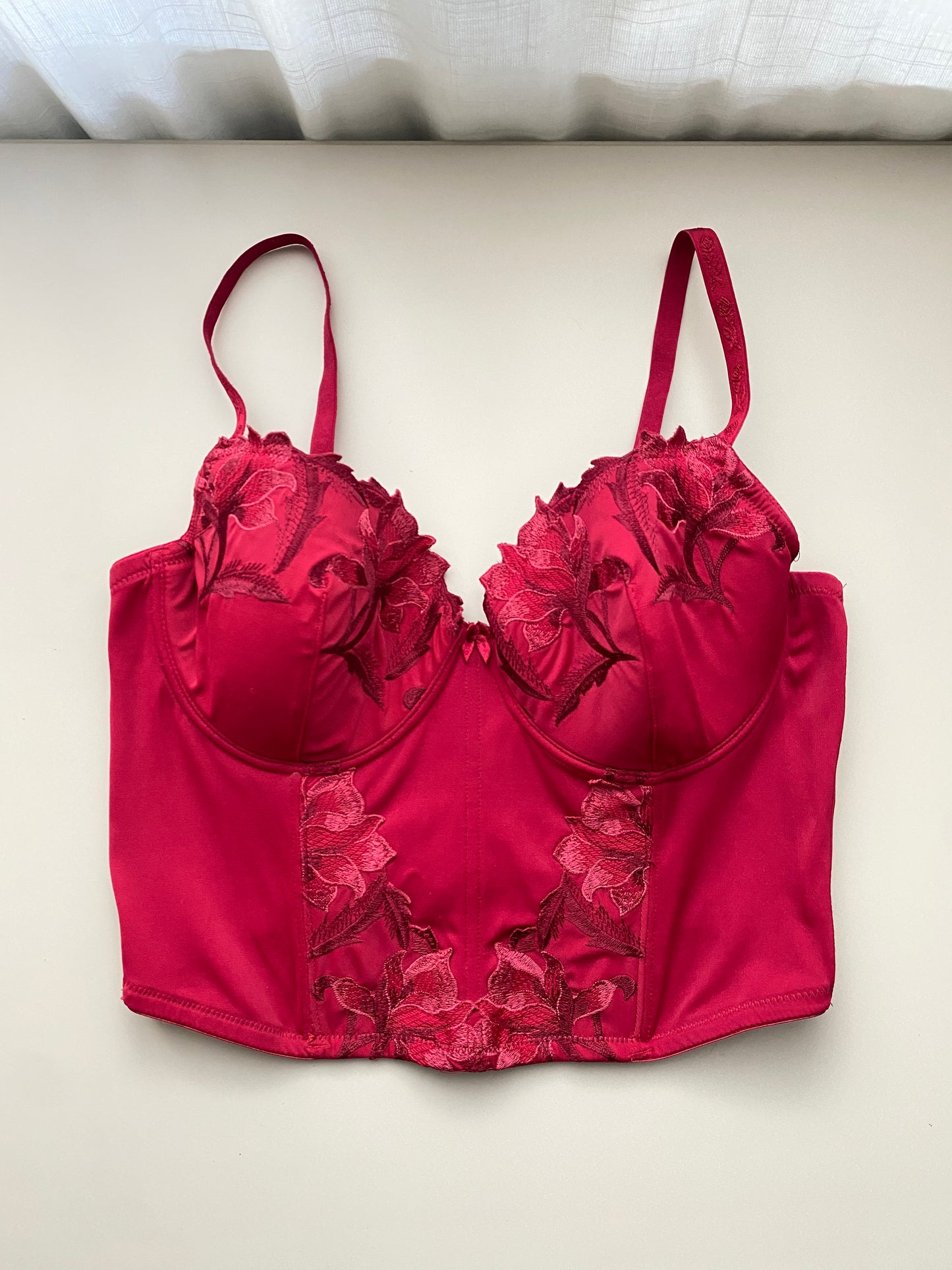 Rotes Corset Top mit Stickerei 85C