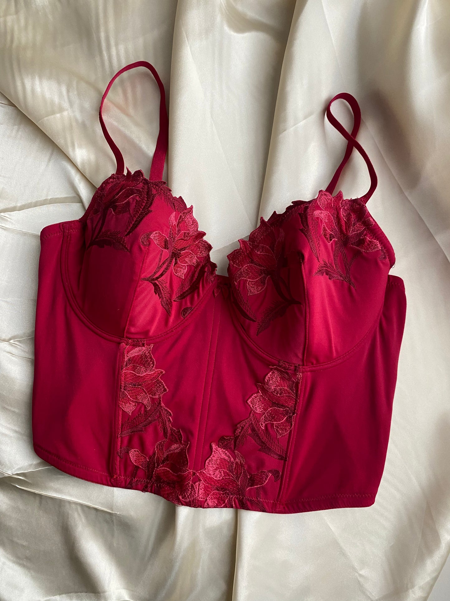 Rotes Corset Top mit Stickerei 85C