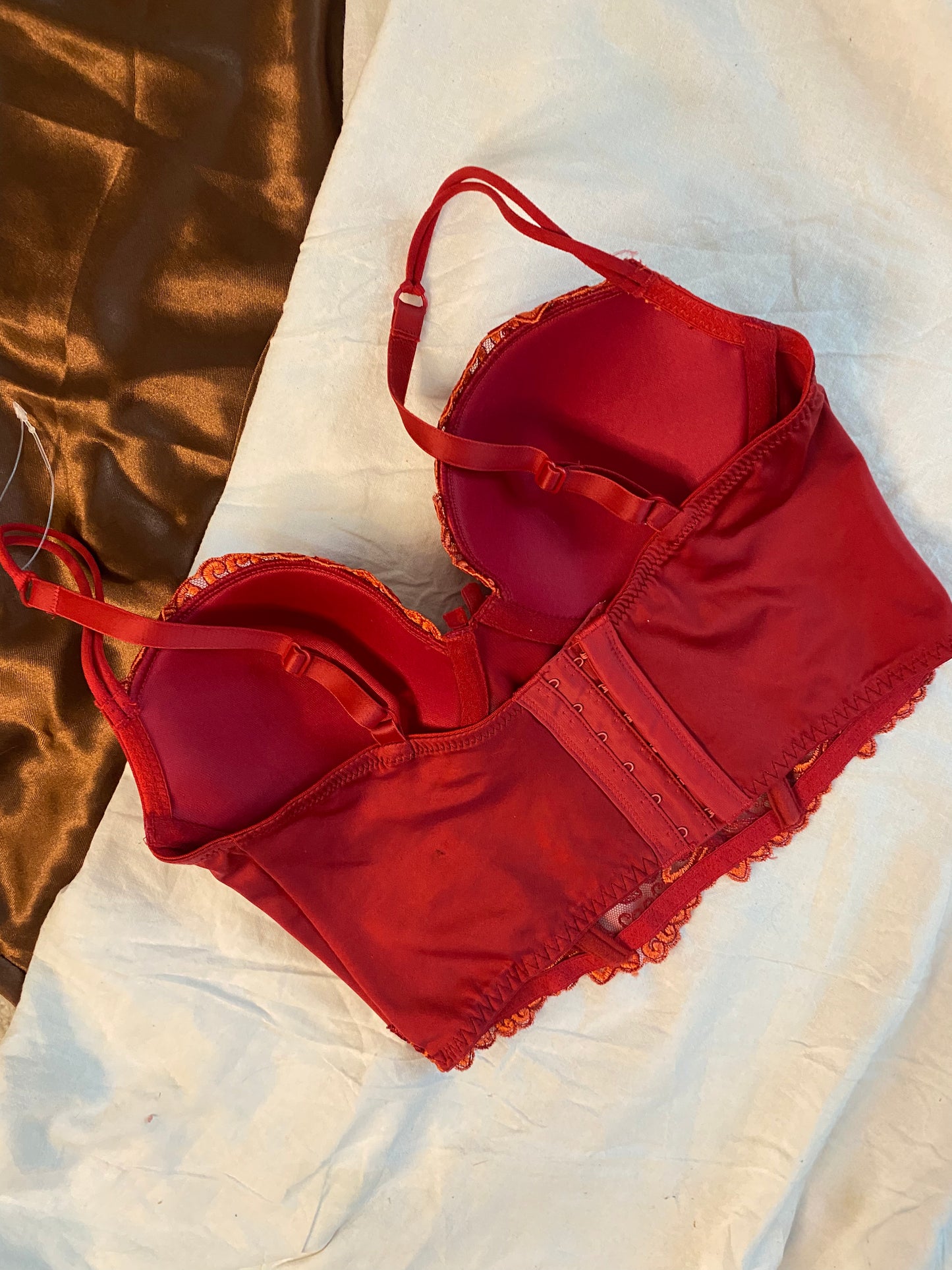 Rotes Korsett mit Spitzendetails (80B)