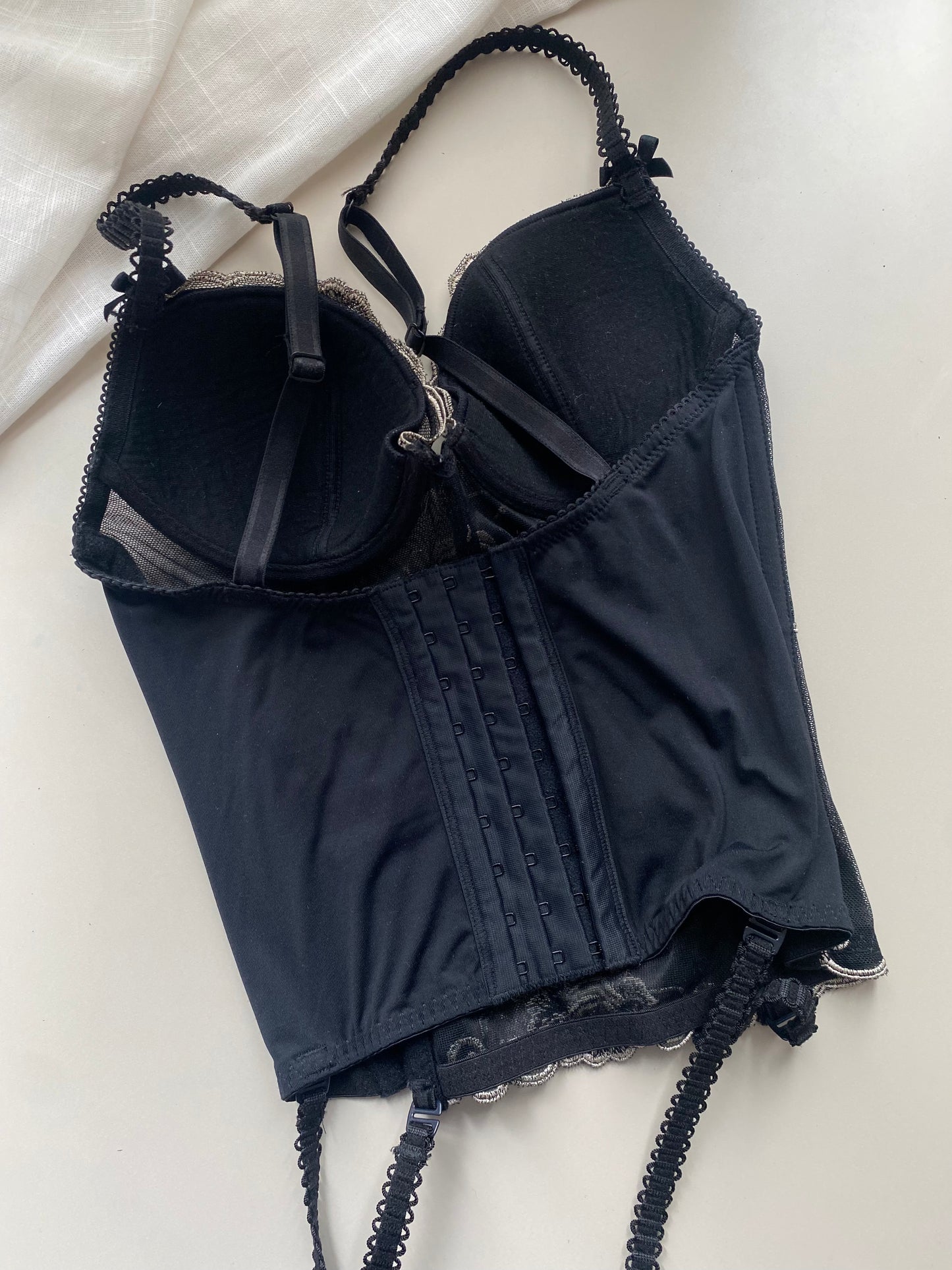 Vintage Korsett schwarz mit weißer Stickerei (70 A-B)