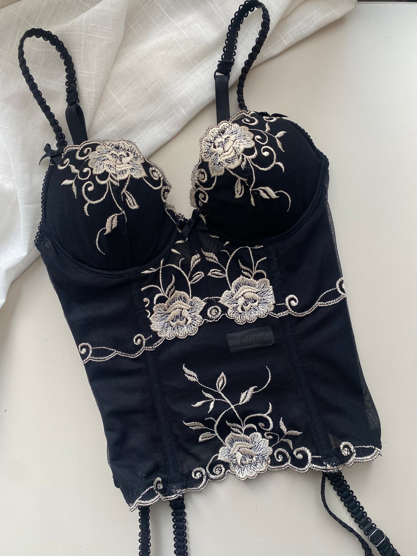 Vintage Korsett schwarz mit weißer Stickerei (70 A-B)